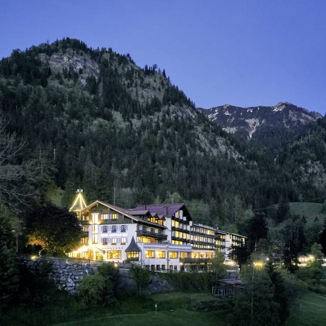 Hotelfront bei Nacht Prinz Luitpold Bad